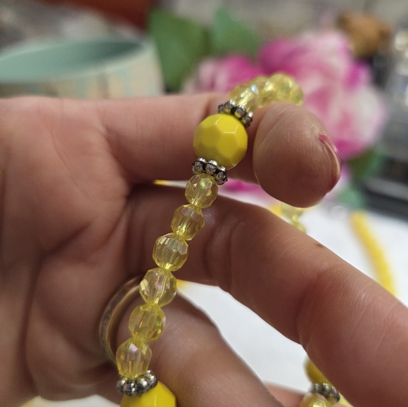 Yellow Beaded Jewelry Set - Picture 4 of 8
